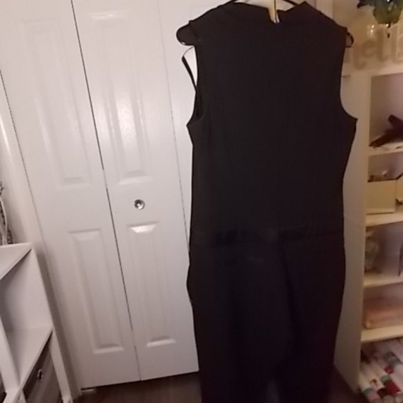 Jumper - Picture 2 of 3